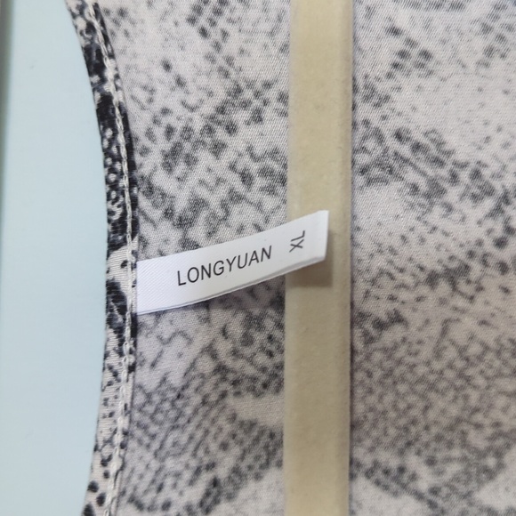 Snake Print Top - Picture 2 of 3